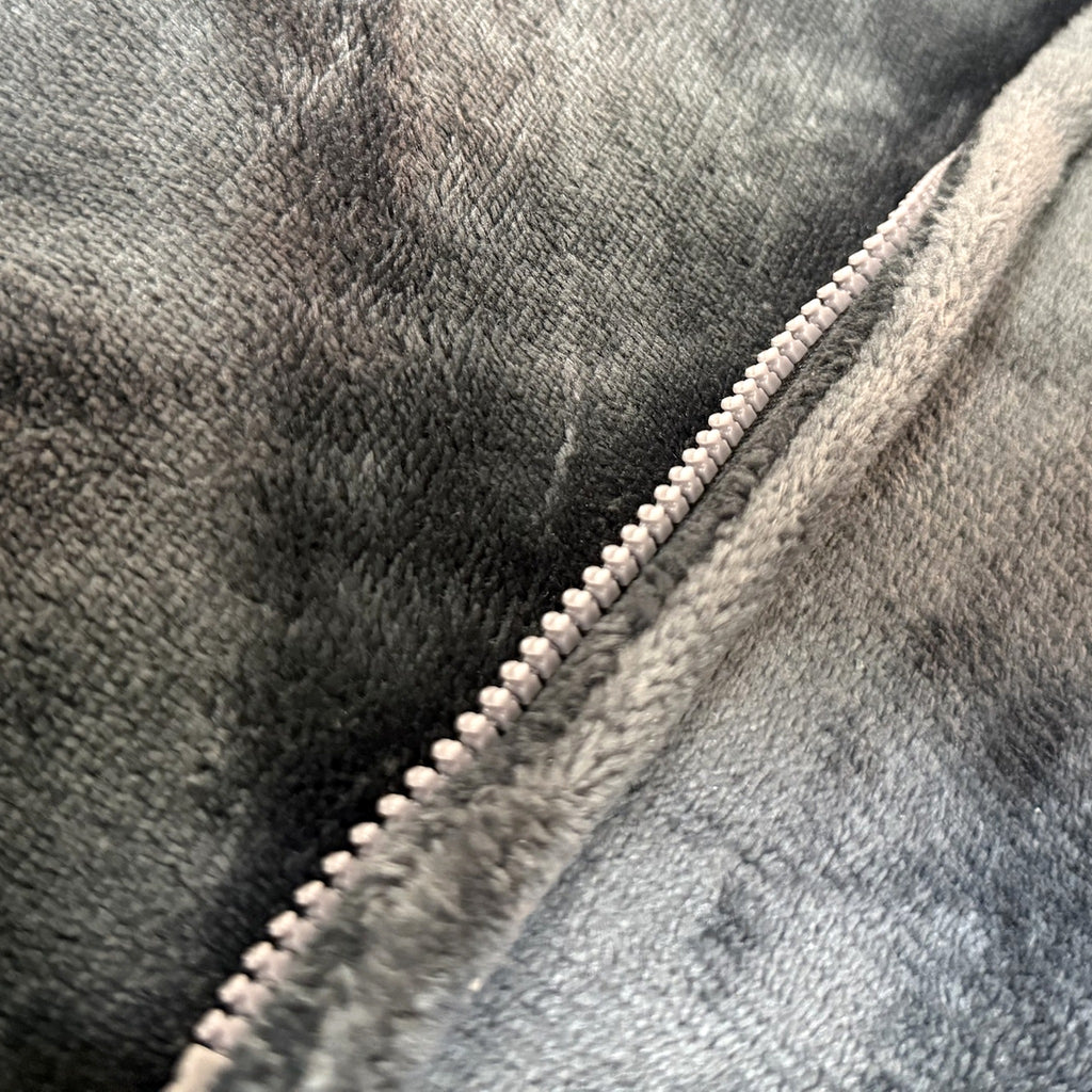 Zipper detail on the Clarech heated shawl